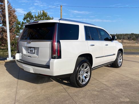 Used 2017 Cadillac Escalade Premium Luxury image 6