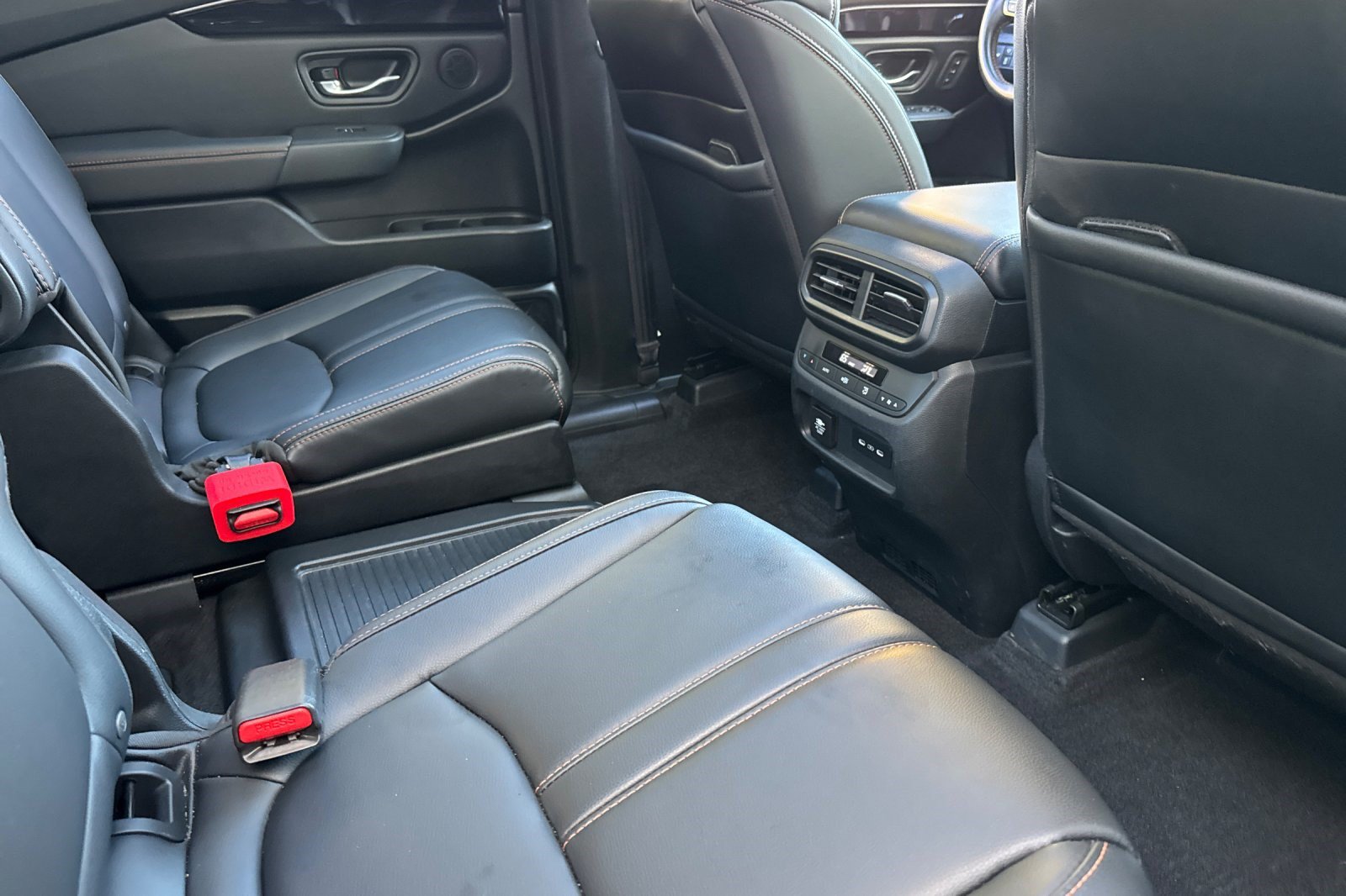 Used 2025 Honda Pilot TrailSport image 33
