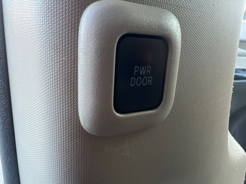 Used 2012 Toyota Sienna LE FWD image 14
