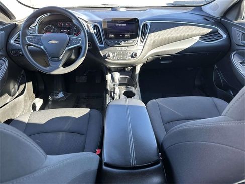 Used 2023 Chevrolet Malibu LT image 2