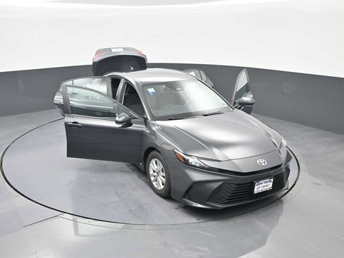 Used 2025 Toyota Camry LE w/ Convenience Package image 40