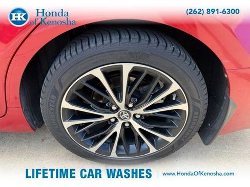 Used 2019 Toyota Camry SE FWD image 3