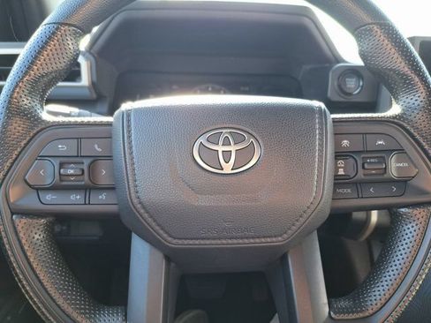 Used 2025 Toyota Tacoma SR5 AWD/4WD image 15