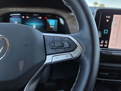 Used 2024 Volkswagen Atlas SE image 40