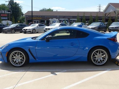 Used 2022 Toyota GR86 Premium RWD image 2