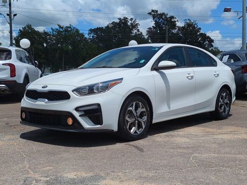 Certified 2021 Kia Forte LXS FWD image 2