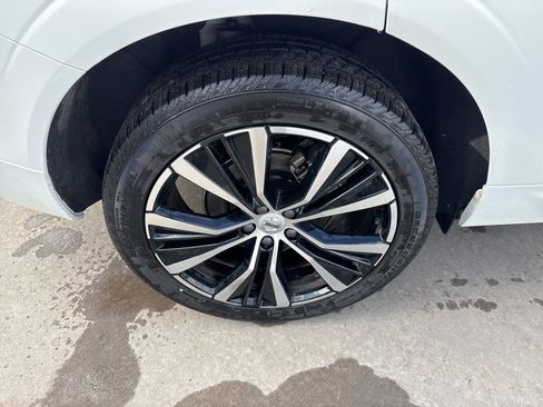 Used 2025 Volvo XC60 B5 Plus image 13