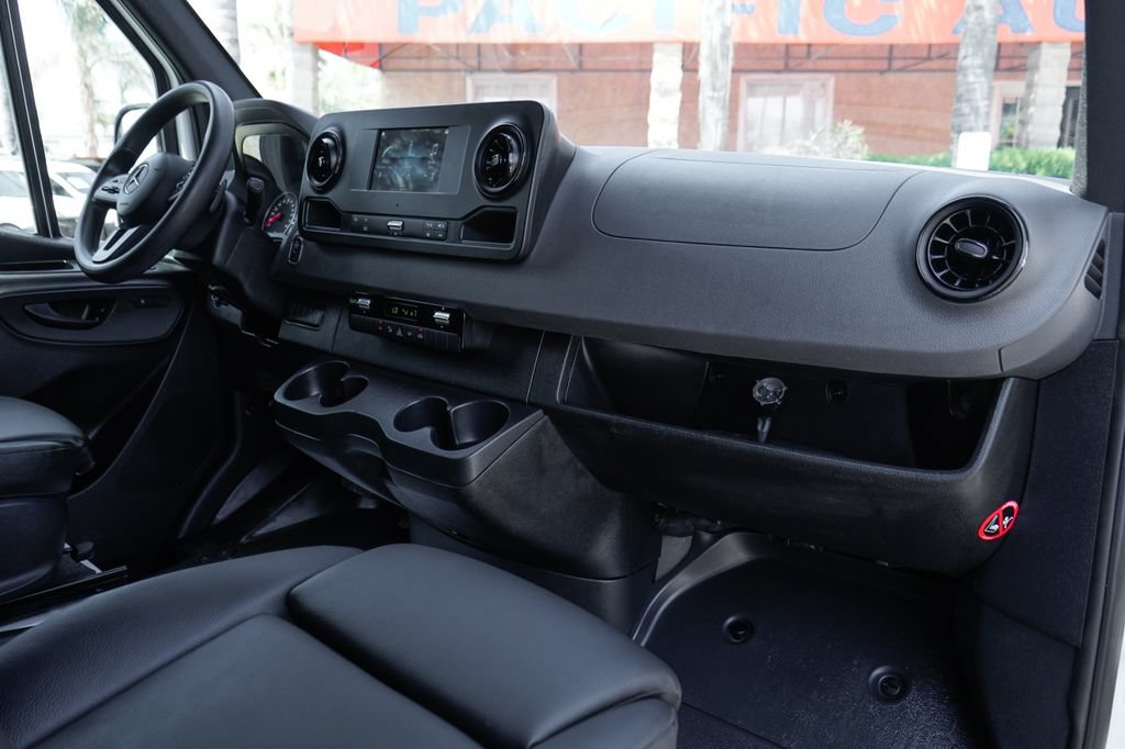 Used 2024 Mercedes-Benz Sprinter 2500 w/ Acoustic Package image 36