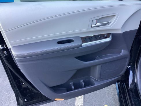 Used 2024 Toyota Sienna XLE image 24