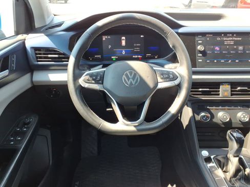 Used 2022 Volkswagen Taos SE w/ Panoramic Sunroof Package AWD/4WD image 14