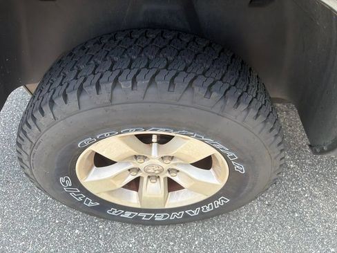 Used 2019 RAM 1500 Classic SLT AWD/4WD image 10