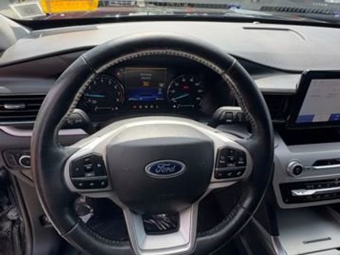 Used 2023 Ford Explorer XLT w/ Equipment Group 202A image 11