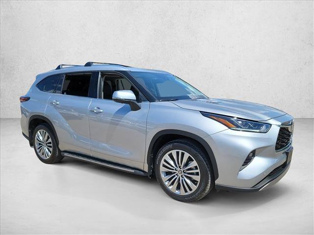 Used 2025 Toyota Highlander Platinum AWD/4WD image 3