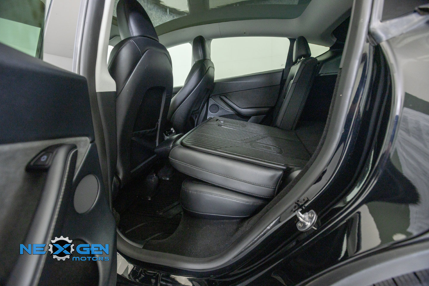 Used 2024 Tesla Model Y Performance AWD/4WD image 28