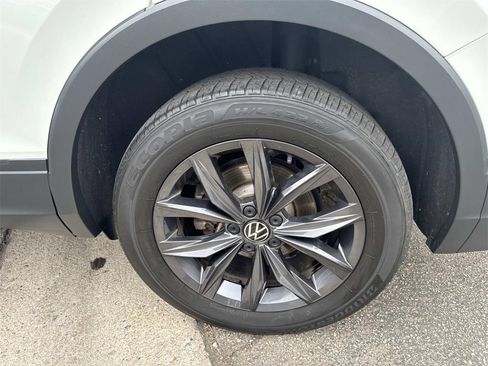 Used 2022 Volkswagen Tiguan SE image 10