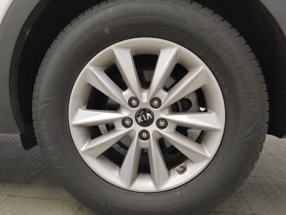 Used 2020 Kia Sorento LX FWD image 31