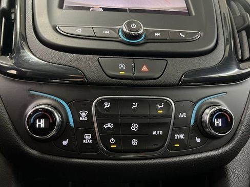Certified 2023 Chevrolet Equinox RS FWD image 17
