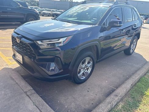 Used 2025 Toyota RAV4 XLE FWD image 3