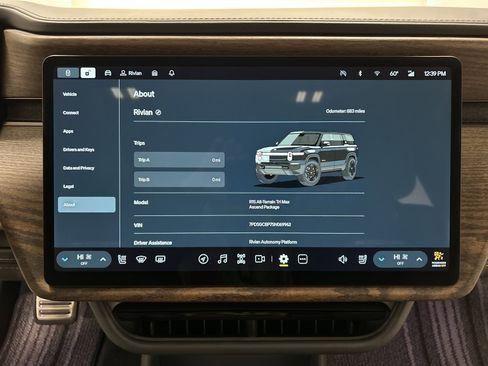 Used 2025 Rivian R1S Premium image 29