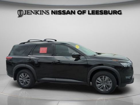 Certified 2025 Nissan Pathfinder SV image 2