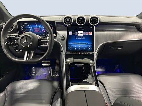 Used 2025 Mercedes-Benz GLC 300 4MATIC image 13