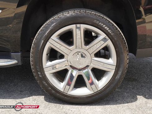 Used 2018 Cadillac Escalade Luxury AWD/4WD image 12