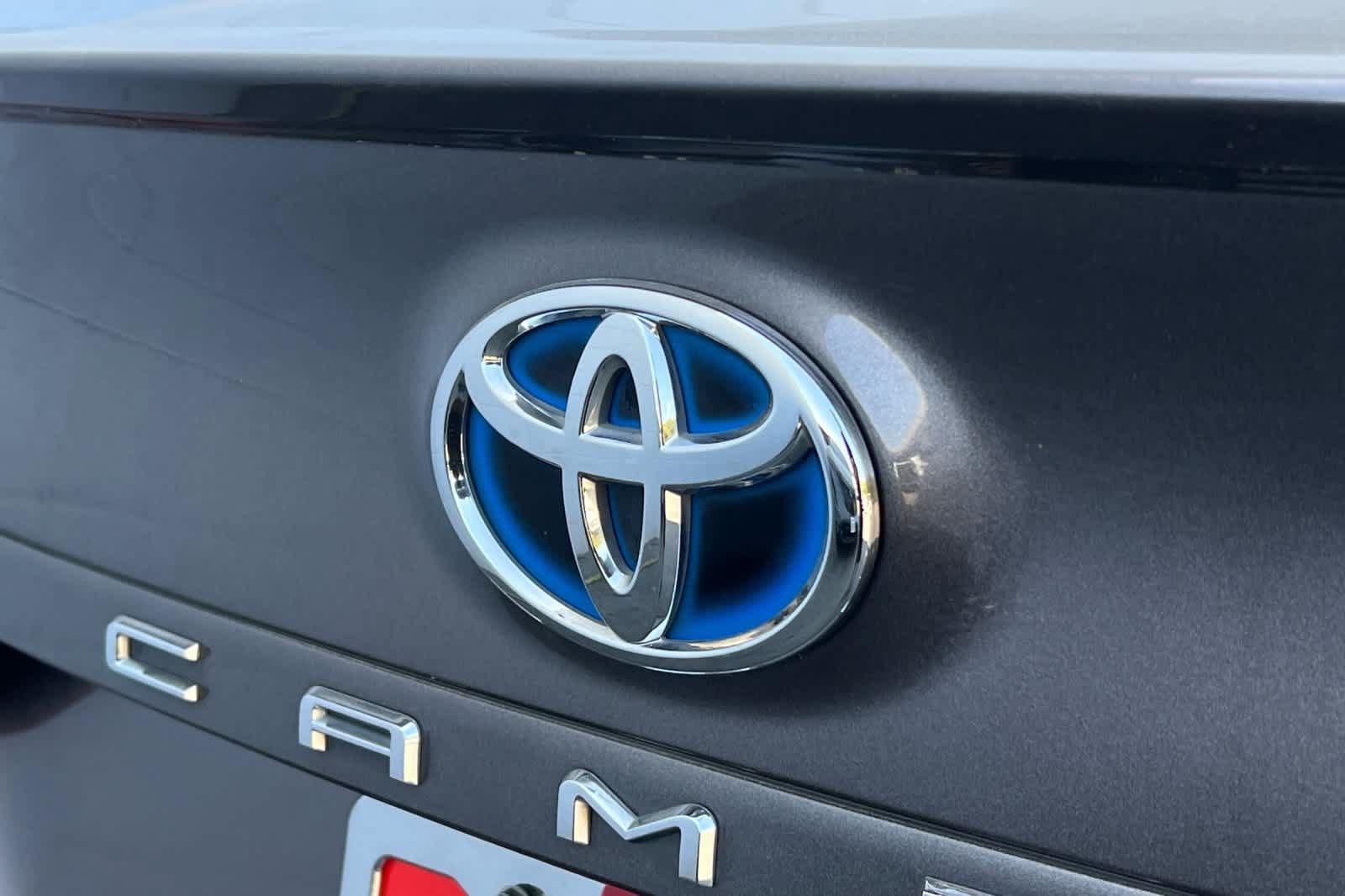Used 2022 Toyota Camry SE w/ Cold Weather Package FWD image 20