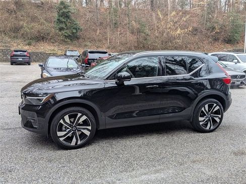 Certified 2024 Volvo XC40 B5 Ultimate w/ Climate Package image 4