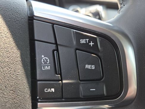 Used 2018 Land Rover Discovery Sport SE AWD/4WD image 32
