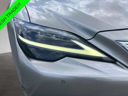 Used 2022 Lexus LS 500 w/ Accessory Package (Z2) RWD image 30