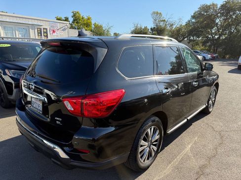 Used 2019 Nissan Pathfinder SL image 9