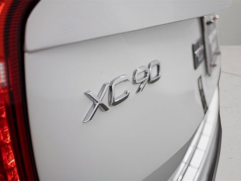 New 2025 Volvo XC90 T8 Plus w/ Protection Package Premier image 9