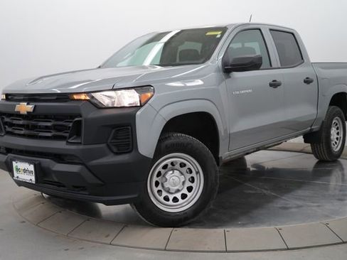 Used 2025 Chevrolet Colorado W/T AWD/4WD image 1