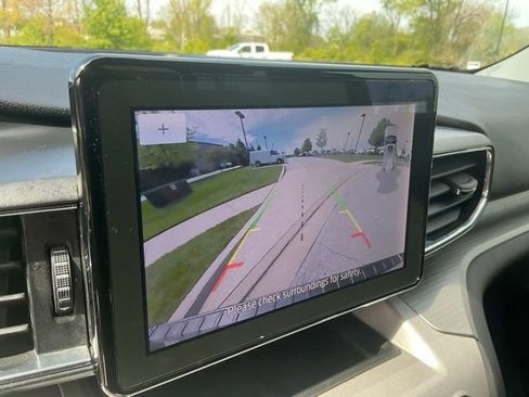 Used 2023 Ford Explorer XLT w/ Equipment Group 202A AWD/4WD image 29