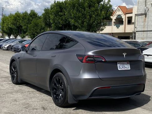 Used 2021 Tesla Model Y Long Range image 2
