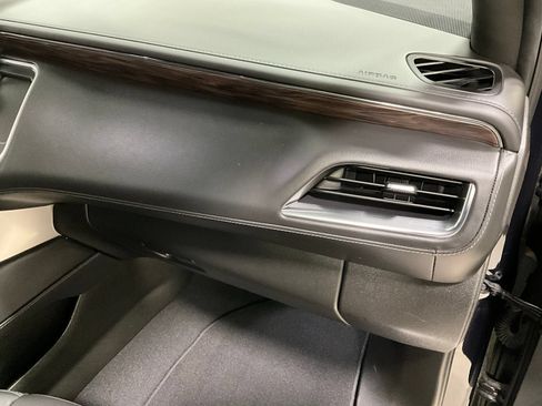 Used 2023 Chevrolet Tahoe Z71 w/ Z71 Off-Road Package AWD/4WD image 17