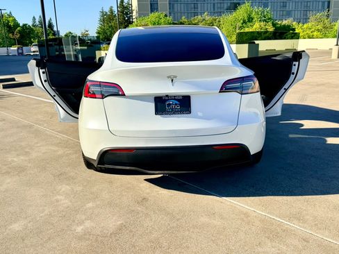 Used 2022 Tesla Model Y Performance image 33