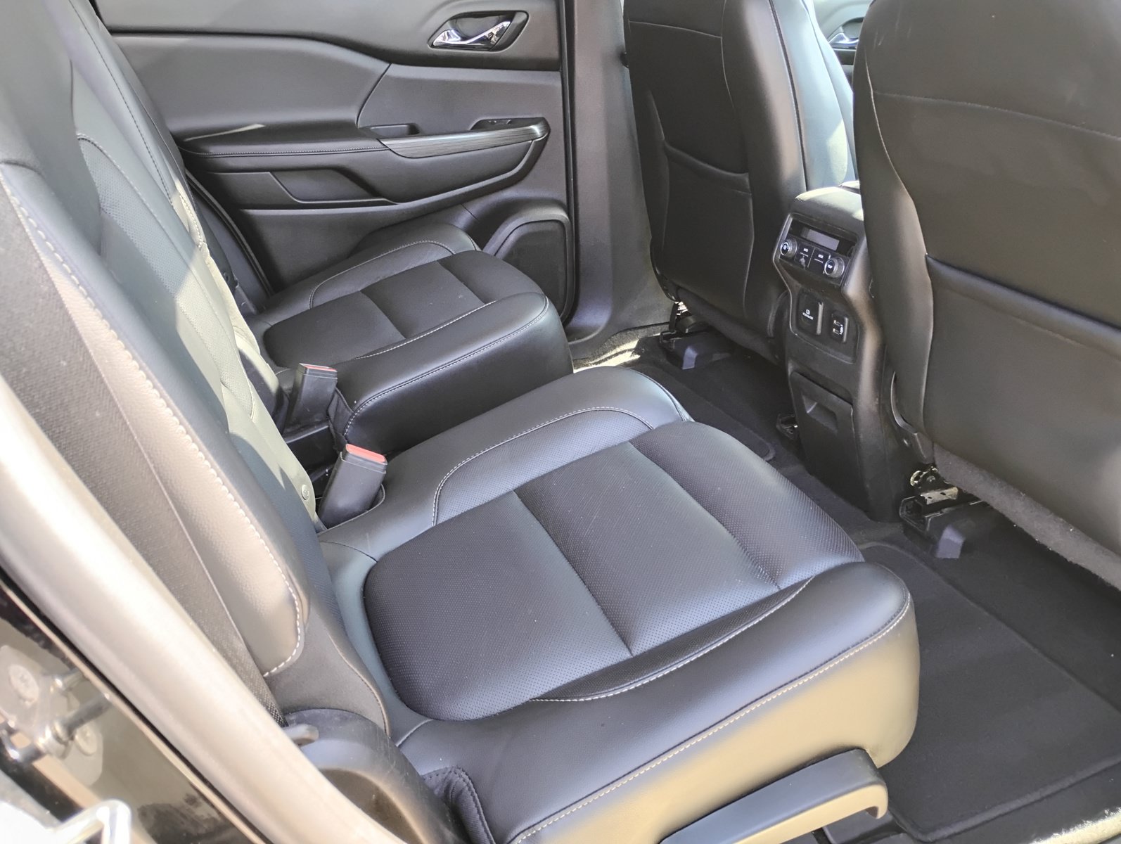 Used 2017 GMC Acadia SLT AWD/4WD image 26