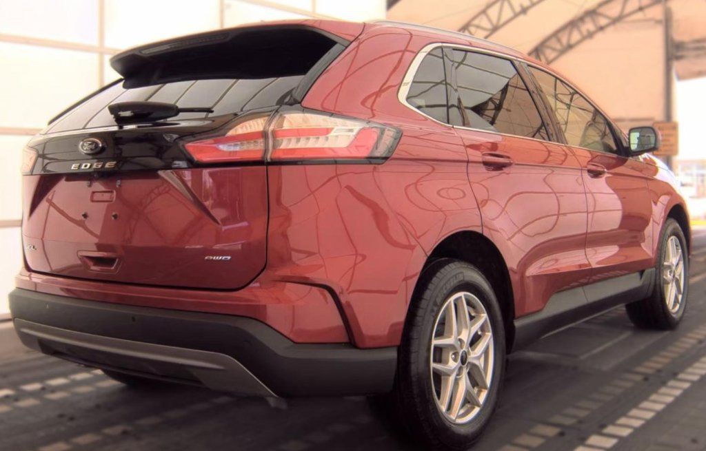 Used 2023 Ford Edge SEL w/ Convenience Package AWD/4WD image 3