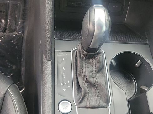 Used 2020 Volkswagen Atlas Cross Sport SE w/ Towing Package image 19