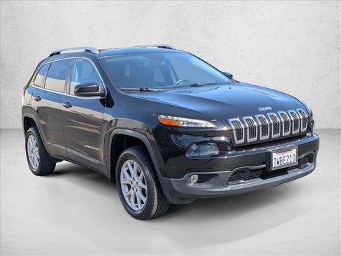 Used 2017 Jeep Cherokee Latitude w/ Safety/Convenience Group image 3