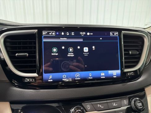 Used 2024 Chrysler Pacifica Touring-L FWD image 28