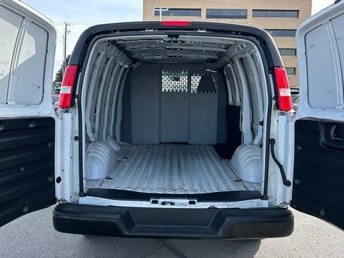 Used 2022 Chevrolet Express 3500 w/ Driver Convenience Package image 16