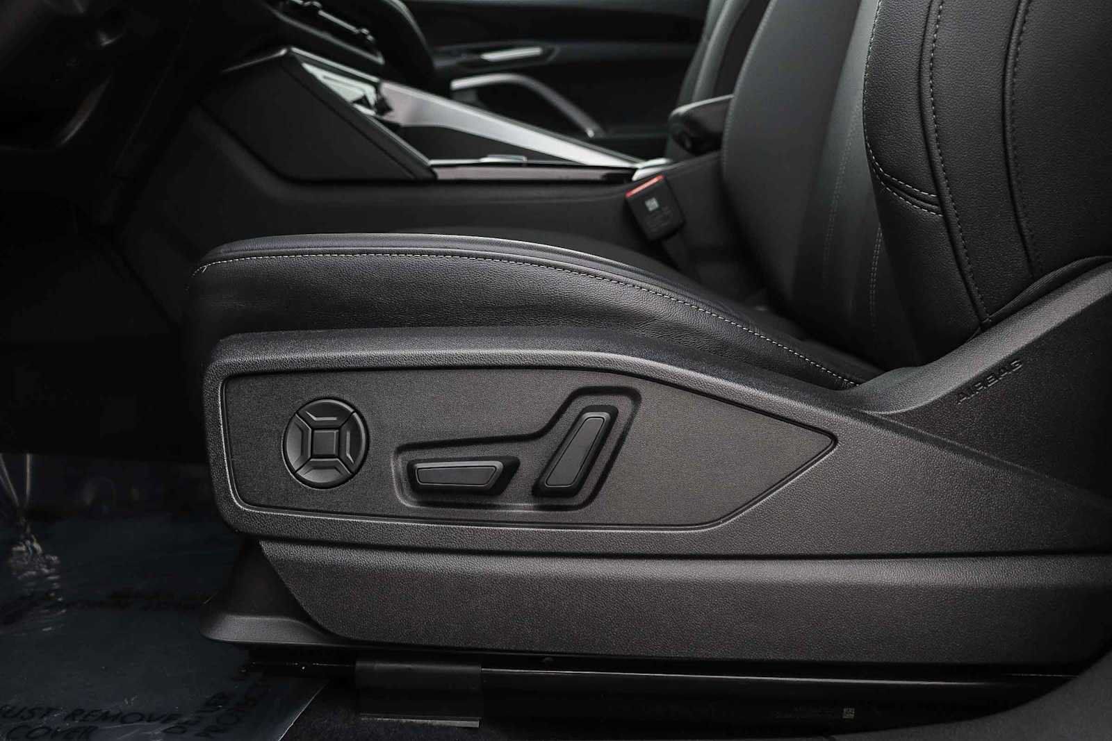 Used 2025 Audi Q5 Premium w/ Convenience Package AWD/4WD image 25
