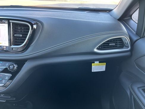 New 2026 Chrysler Pacifica Select w/ S Appearance Package FWD image 28