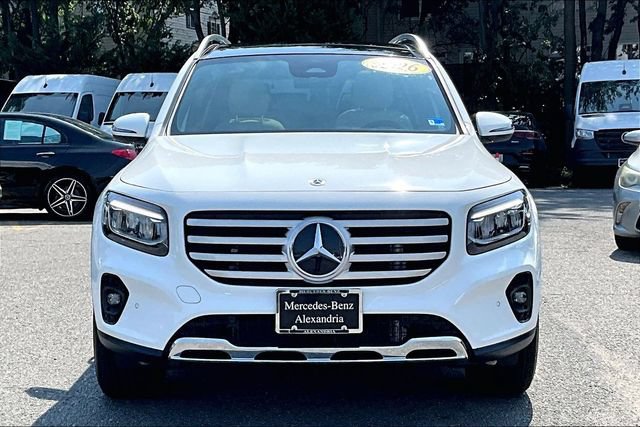 Used 2026 Mercedes-Benz GLB 250 4MATIC image 2
