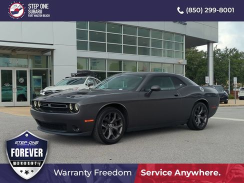 Used 2018 Dodge Challenger SXT Plus RWD image 1