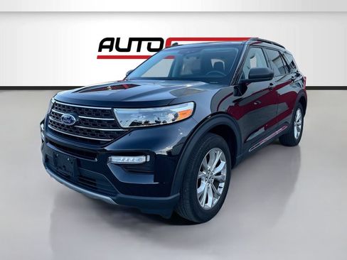 Used 2024 Ford Explorer XLT w/ Equipment Group 202A AWD/4WD image 3