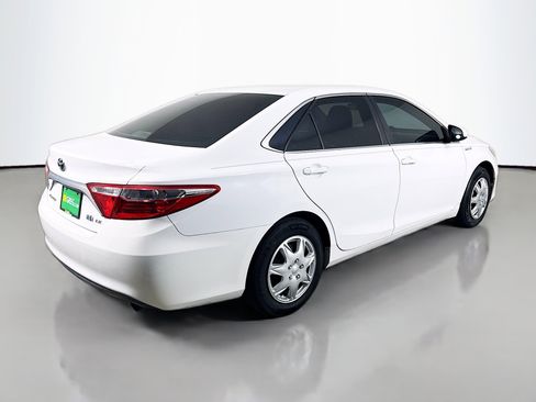 Used 2016 Toyota Camry LE image 10