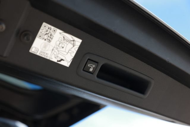 Used 2023 Toyota Sienna XSE FWD image 32